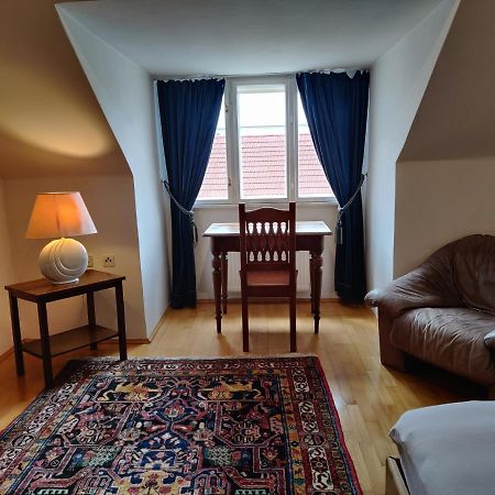 Ferienwohnung-Dachgeschoss Familie Mayer Кремс на Дунае Экстерьер фото