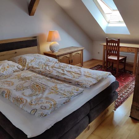 Ferienwohnung-Dachgeschoss Familie Mayer Кремс на Дунае Экстерьер фото