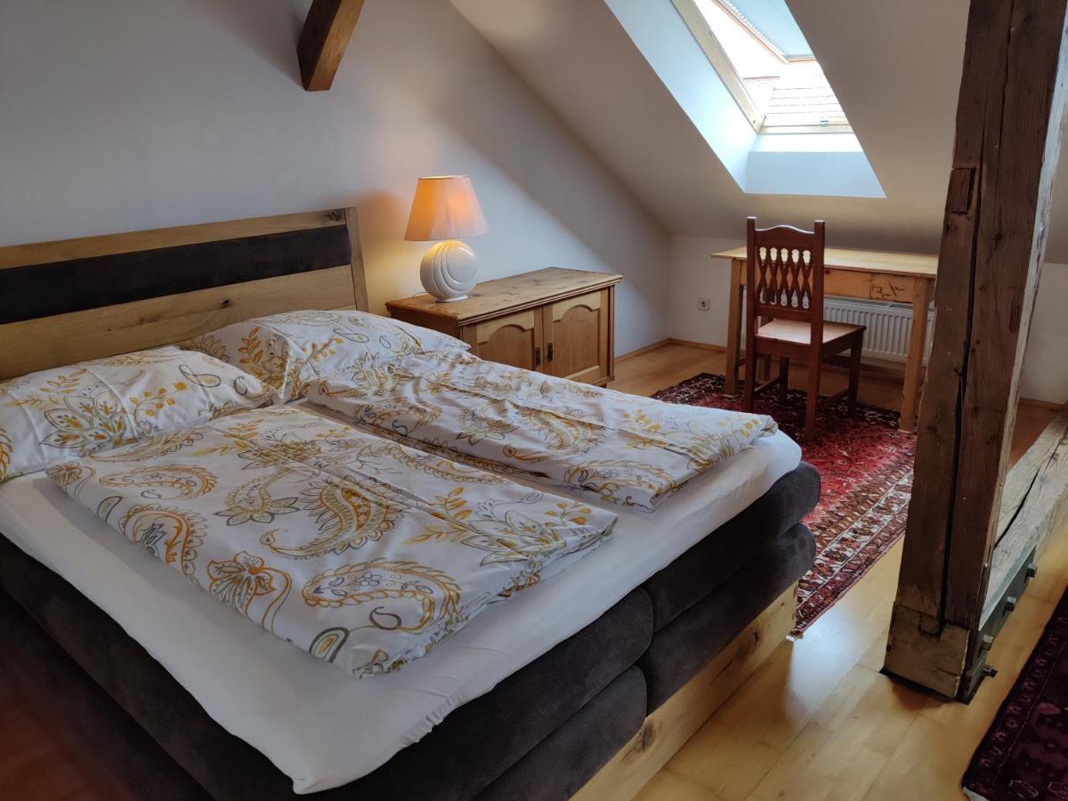 Ferienwohnung-Dachgeschoss Familie Mayer Кремс на Дунае Экстерьер фото